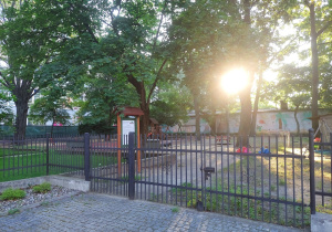 ogród przedszkolny od storny wejścia