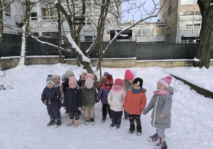 nasza grupa w ogrodzie
