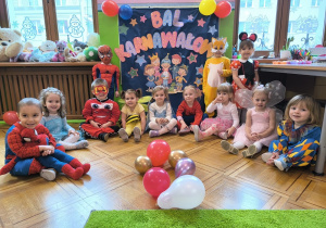 grupa "Kotków" w oczekiwaniu na bal karnawałowy