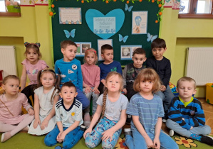 grupa "Motylków" na niebiesko