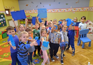 niebieskie przedmioty z naszej sali