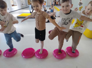 "Słoneczka" na zajęciach sportowych w Międzynarodowej Szkole Mistrzostwa Sportowego „Edukacja i Sport” w Łodzi