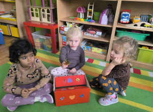 Jesienne zabawy "Kotków" z darami przyrody