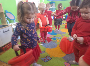 Dzień koloru czerwonego w "Smokach"