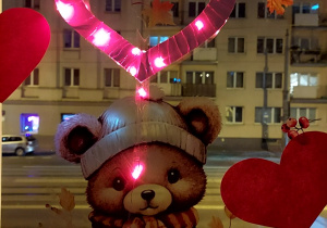 czerwone światełko w oknie