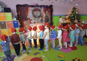 nasza grupa w czapkach mikołaja