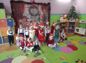 "Mikołajkowe" zabawy w grupie "Smoków"