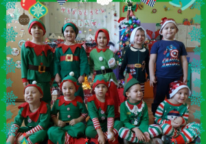 nasi chłopcy w strojach elfów