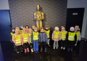 dzieci w towarzystwie "Oskara" - nagrody filmowej