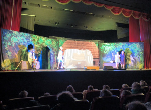 "Kotki" na przedstawieniu „Lokomotywa Pana Tuwima” w Teatrze Dom