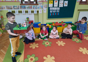 Artur prezentuje swoją pracę konkursową