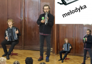 dzieci poznają melodykę