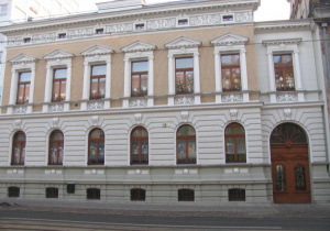 budynek przedszkola widok z ulicy